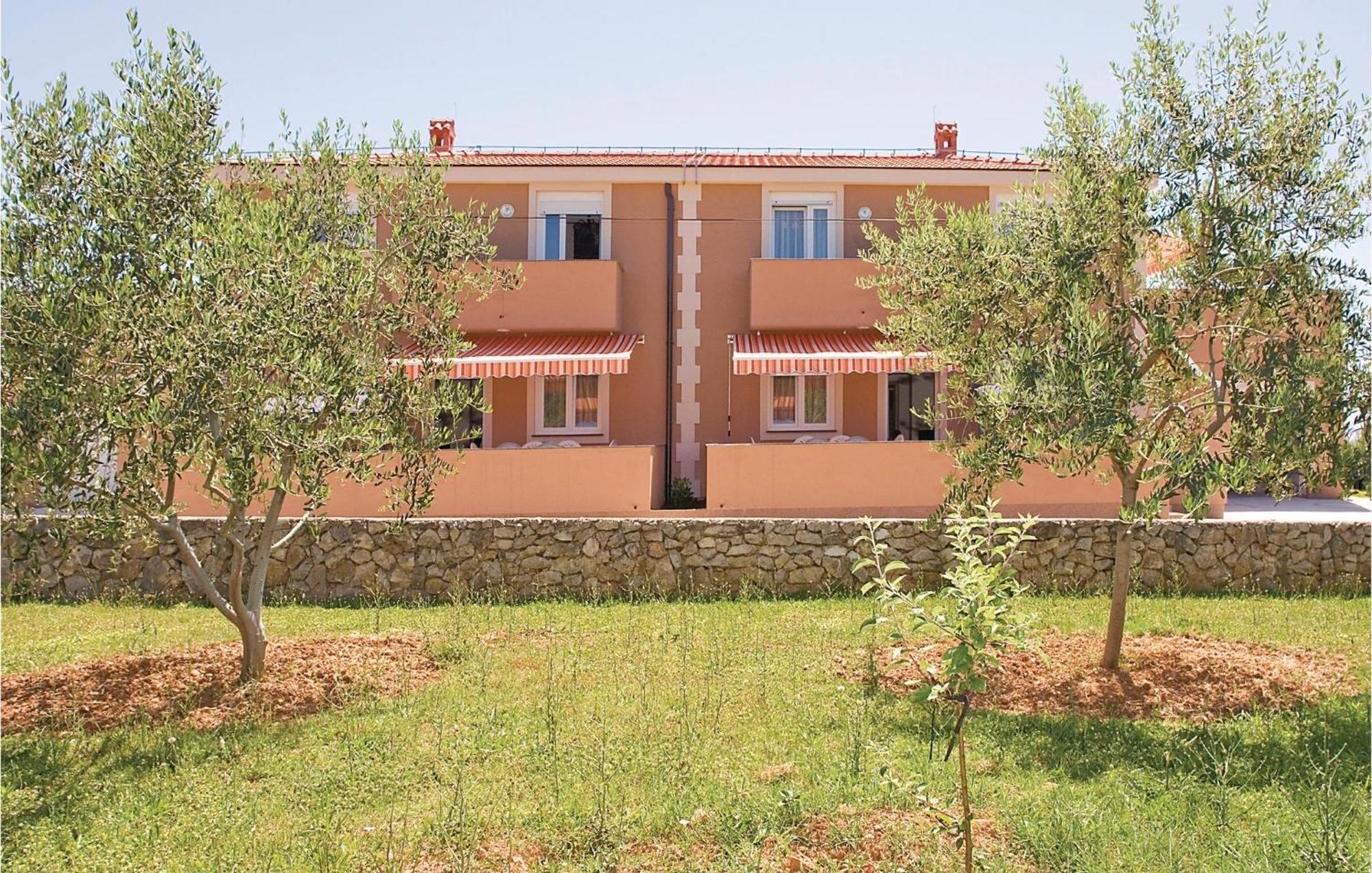 2 Bedroom Nice Apartment In ויר מראה חיצוני תמונה
